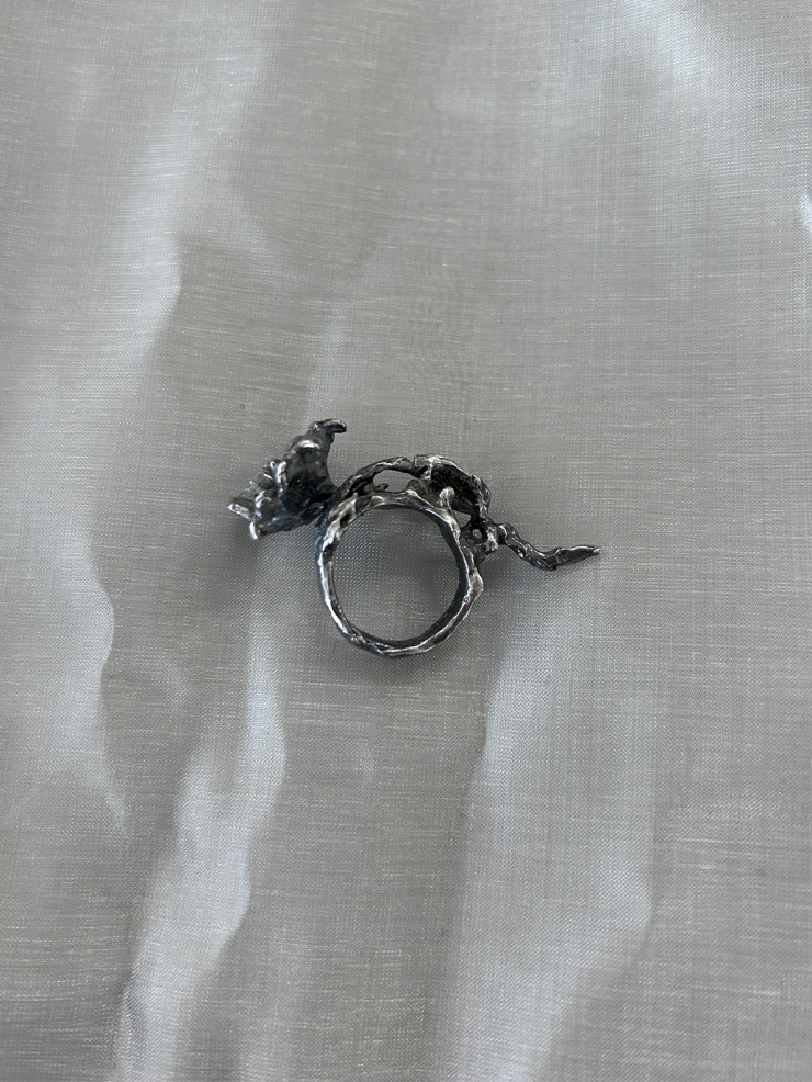 Black datura ring