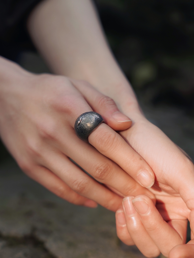Black round ring