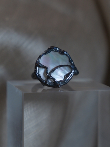 Black vine ring