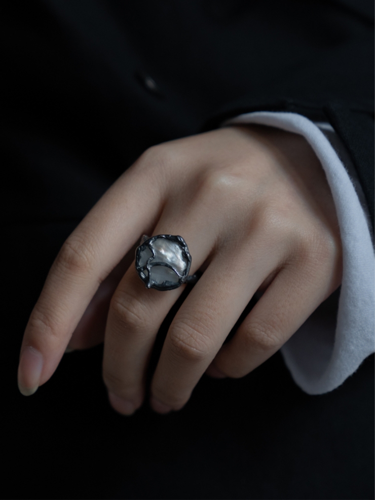 Black vine ring