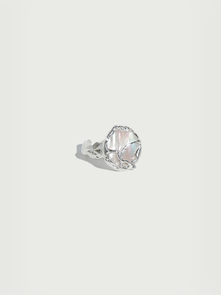 White vine ring