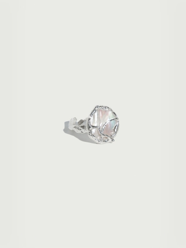 White vine ring