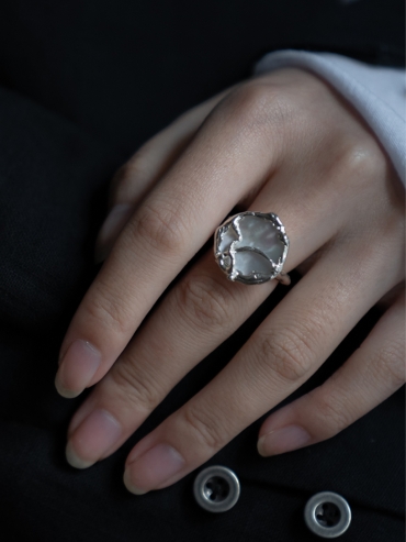 White vine ring