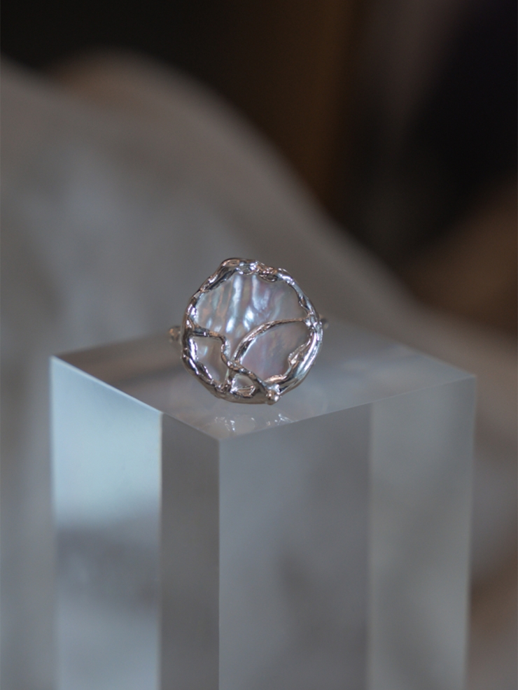 White vine ring
