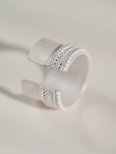 Le caillou ring