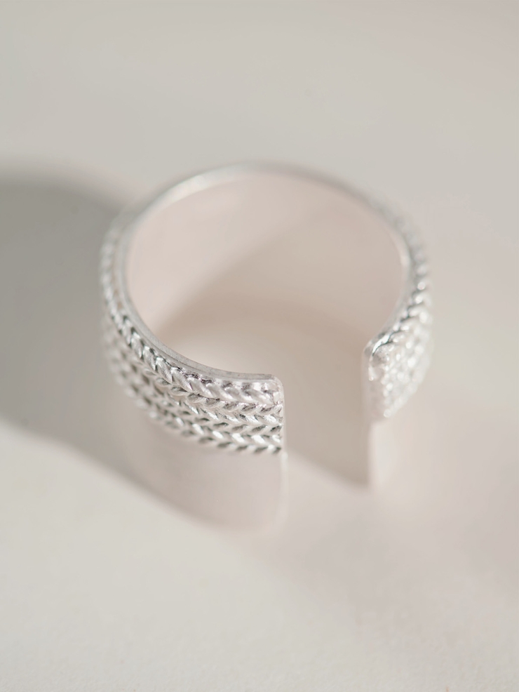Le caillou ring