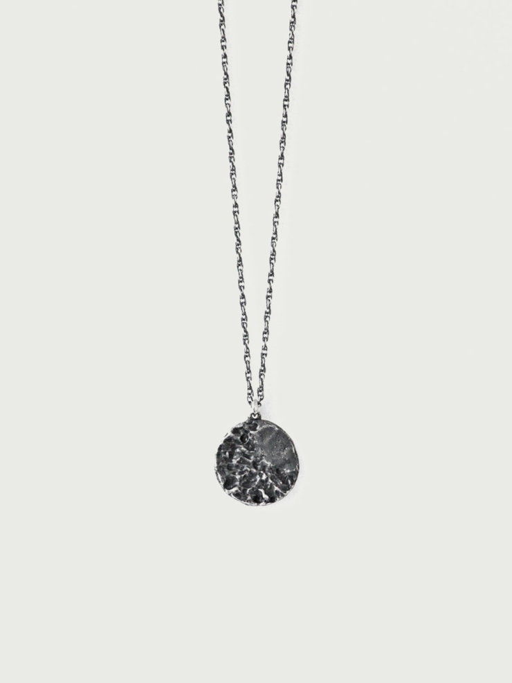 Black merge necklace