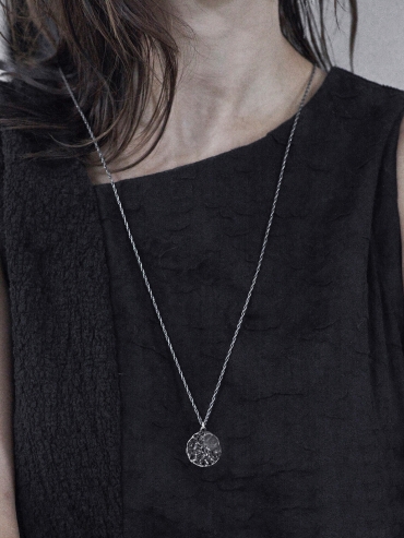 Black merge necklace