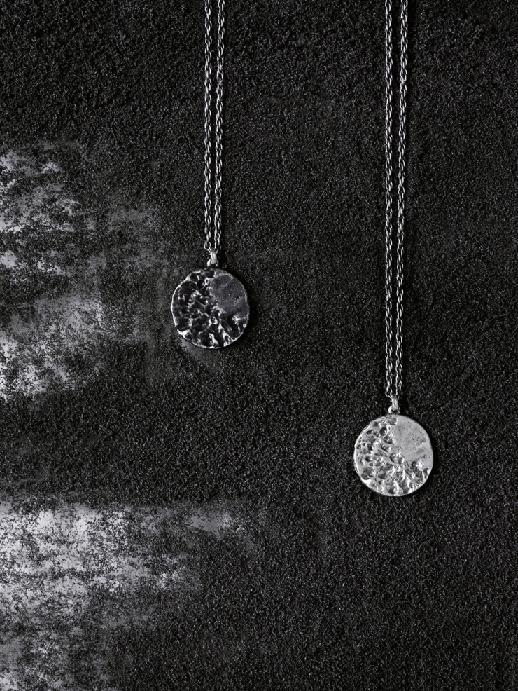 Black merge necklace