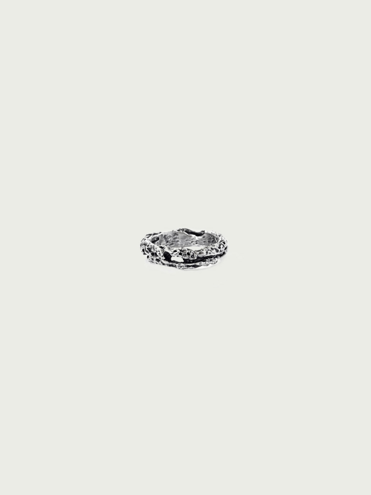 Black and silver riddle ring