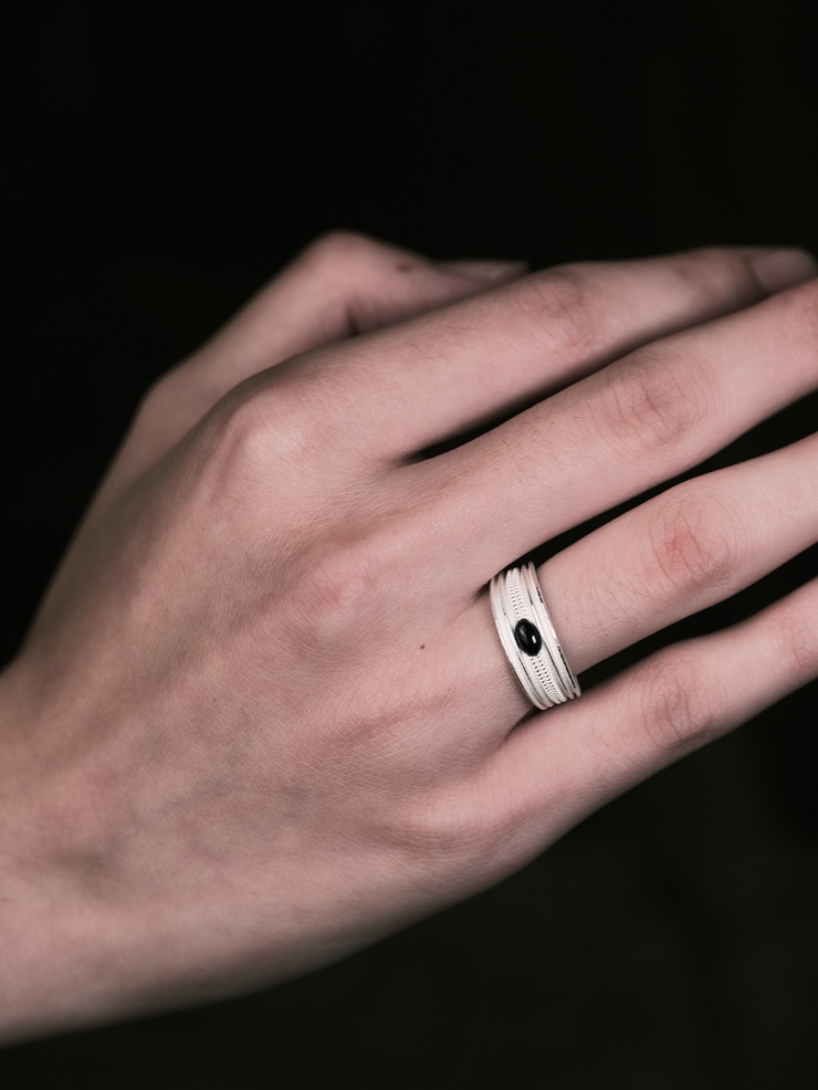 Horizontal weave black agate ring