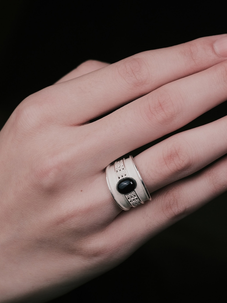 Black agate wide ring