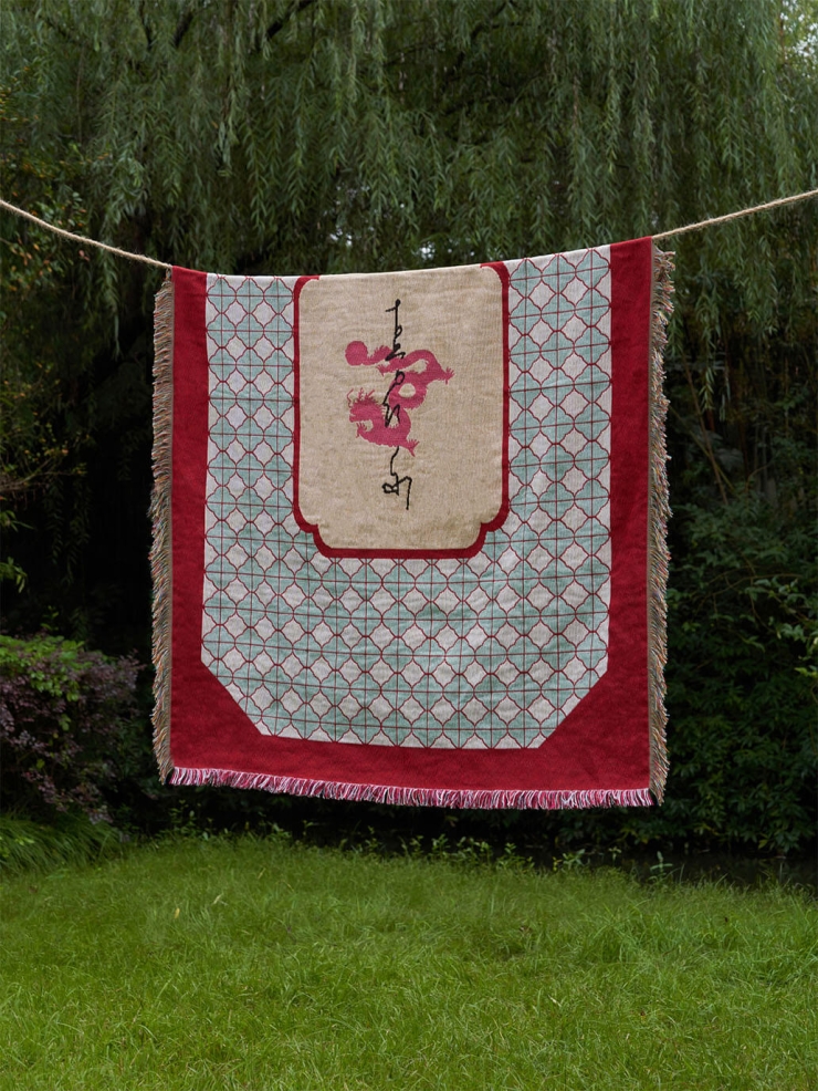 Red and green coiling dragon blanket