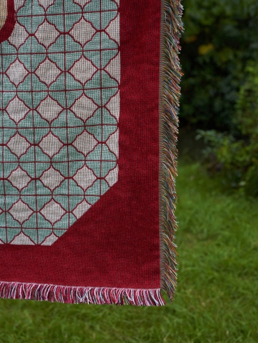 Red and green coiling dragon blanket