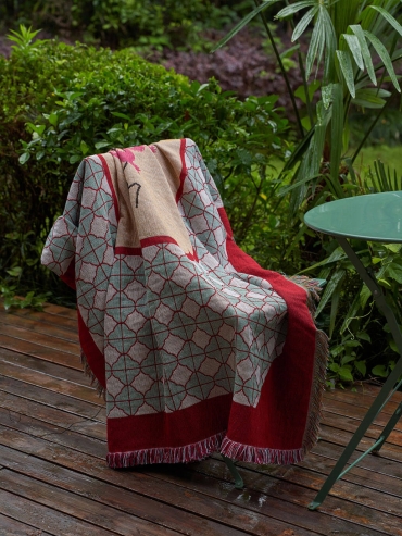 Red and green coiling dragon blanket