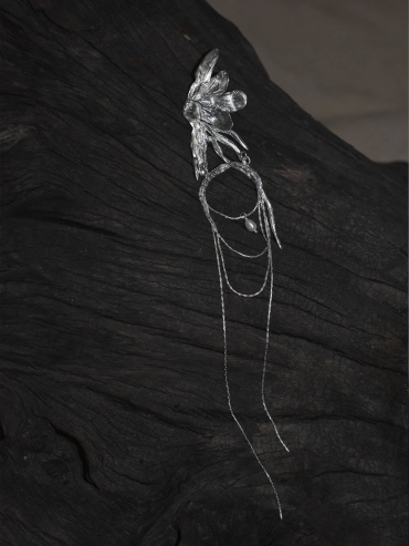 Silver tiny leaves earring - single