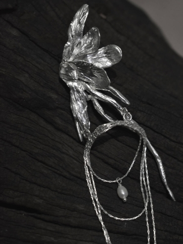 Silver tiny leaves earring - single