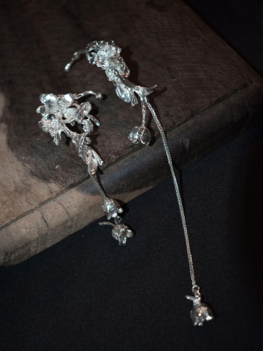 Silver Putuoluo long flower chain earring - single