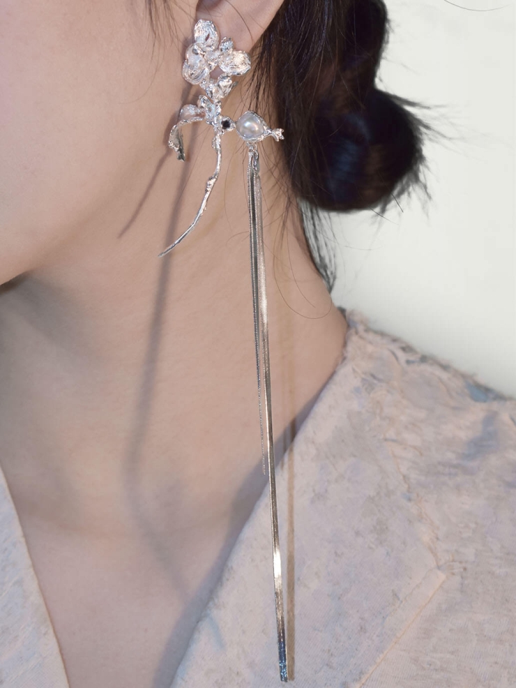 Silver bouquet ear clip - single
