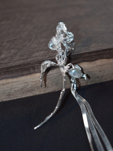 Silver bouquet ear clip - single