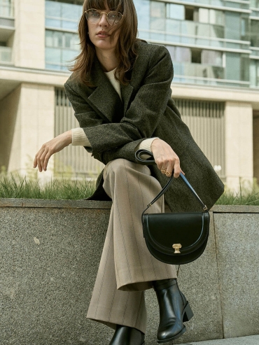 Shining Black Sunset Saddle Bag