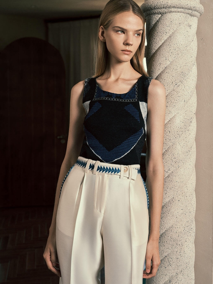 Mixed black knit tanktop with traditional geometric pattern