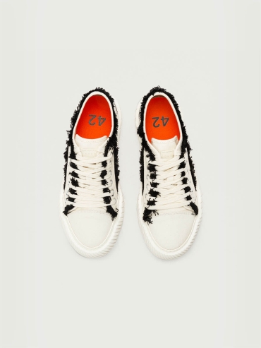 Formula low white/black sneakers