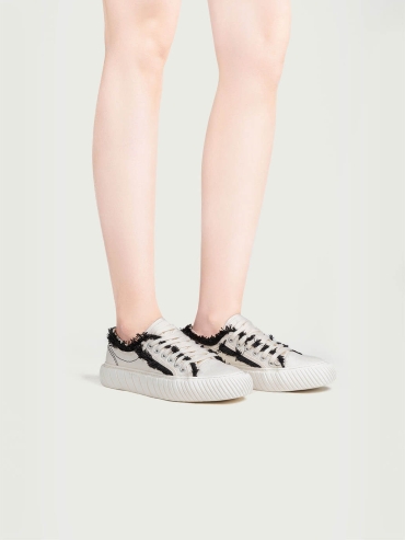 Formula low white/black sneakers