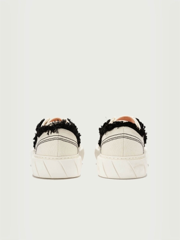 Formula low white/black sneakers