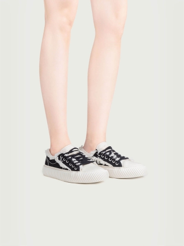 Formula low black/white sneakers